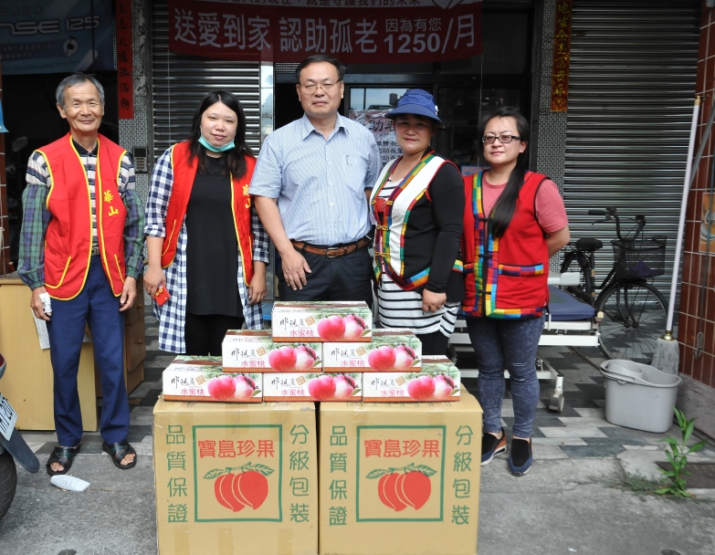 台灣中油公司大林煉油廠購買原民農產品致贈獨居老人