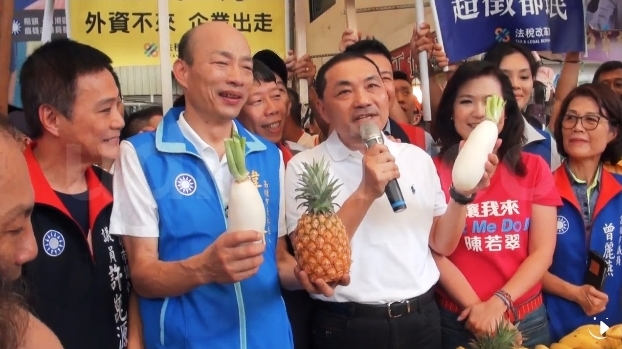 國民黨新北市長參選人侯友宜到高雄與市長參選人韓國瑜聯手拉抬氣勢