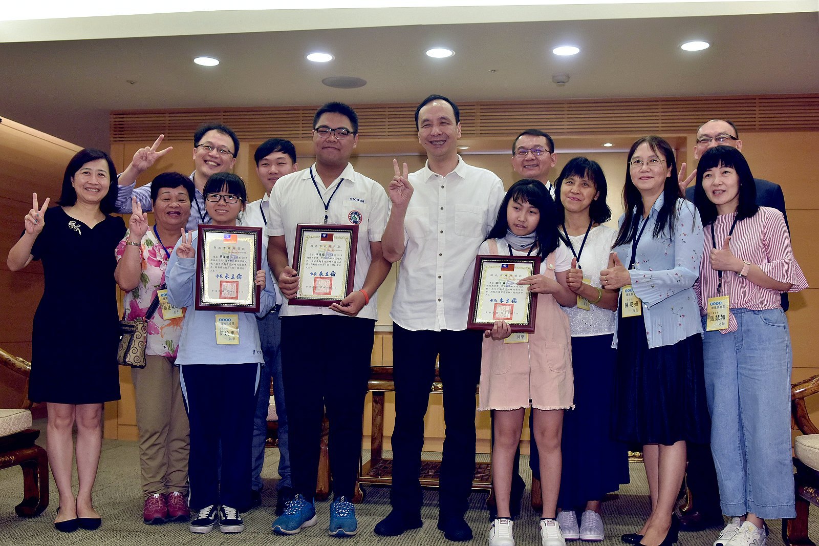 朱立倫接見總統教育獎獲獎學子　期許帶給社會正能量