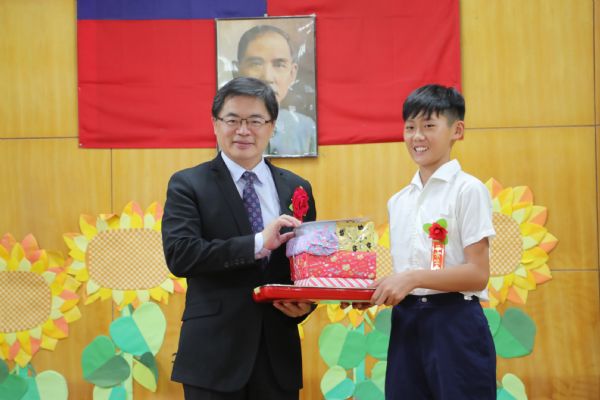 西港松林國小畢業典禮 李孟諺市長出席肯定偏鄉辦學有成