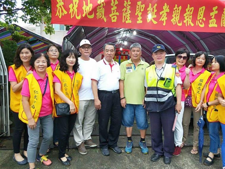 發放白米濟弱扶傾 仁武分局警全力動員相挺