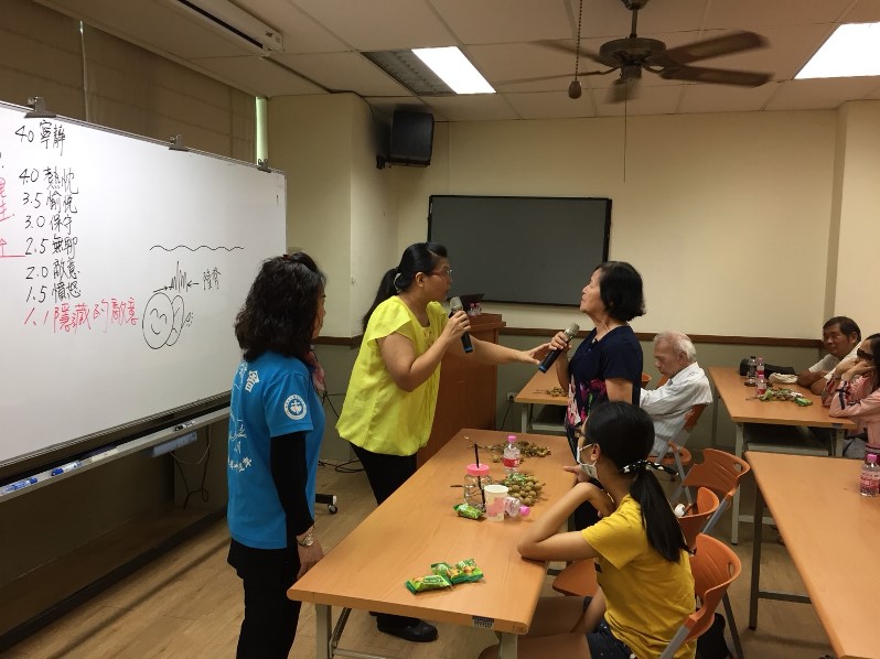 親職講師林妙香為盲人夥伴傳授夫妻相處之道