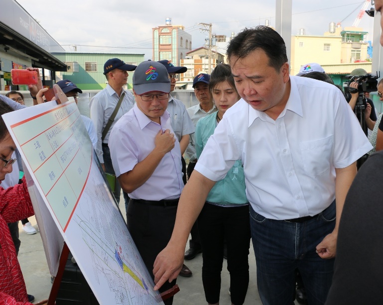 提升旗津排水防洪與環境品質 高雄市長許立明視察南汕巷打通工程