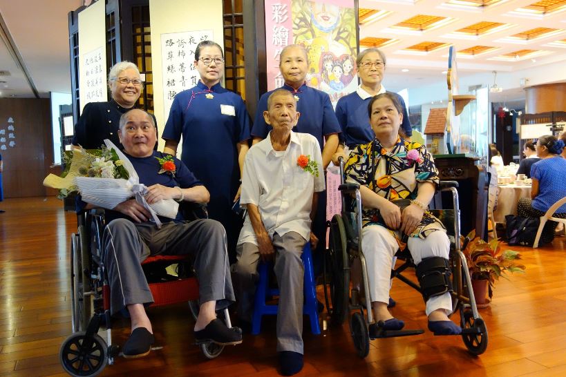 慈濟台南慈善美展 弱勢家庭與長者克服病痛展現才華