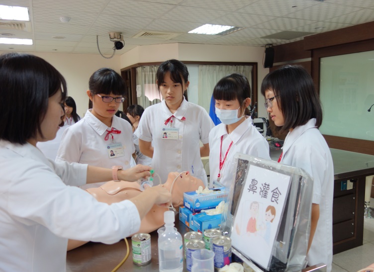 高醫與護理全聯會舉辦「一日護理師體驗營」