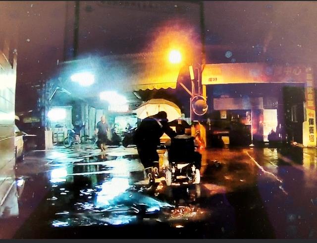 身障男子迷途求援 三民二分局民族所警護送返家