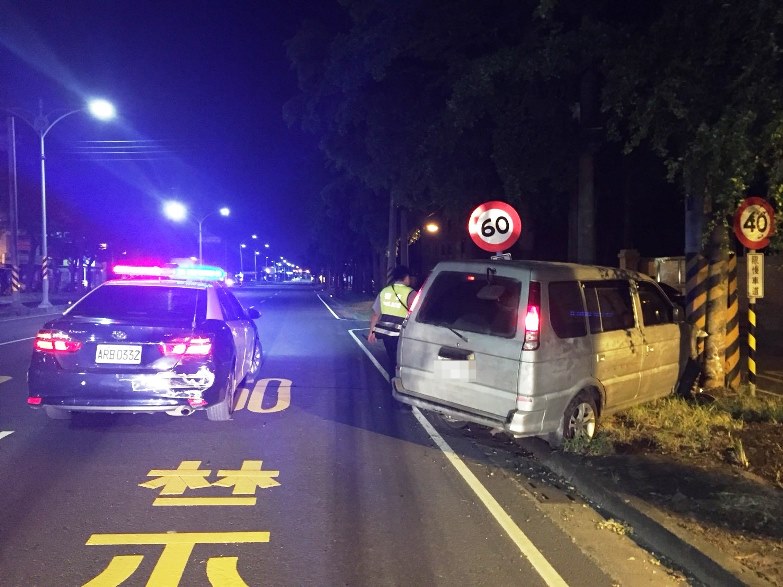 仁武分局大社警巡邏攔查涉嫌竊盜 歹徒棄車逃逸