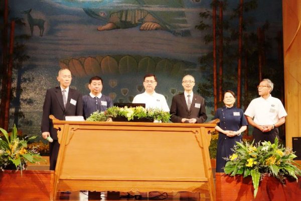 海外義診經驗豐富的葉添浩醫師(右三),日前與台灣、美國、加拿大、阿根廷等四國五十多名慈濟志工,匯聚在墨西哥災區舉辦祈福會及義診。