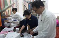 慈濟醫護志工自費海外義診  用愛與肢體解釋用藥安全