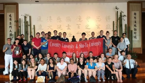 英國考文垂大學參訪團來訪，高雄外語隊總能讓外國友人帶著美好的回憶離開台灣，一次次成功的拓展國民外交，也爭取到支持台灣的力量。 