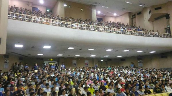 韓國瑜在美濃人潮滿滿的會場 讓人對高雄的未來充滿了希望