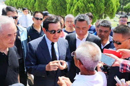 七十二歲的張成思由大陸山東煙台至金門祭拜亡父