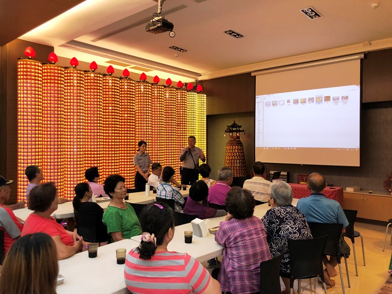天后宮辦「樂齡共餐」 鼓山分局旗津警犯罪預防宣導