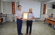 本原企業陳聖仁董事長熱心公益捐贈鼓山分局電腦設備