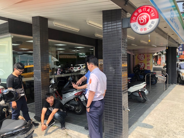 左營分局警方埋伏查緝  詐欺車手落網