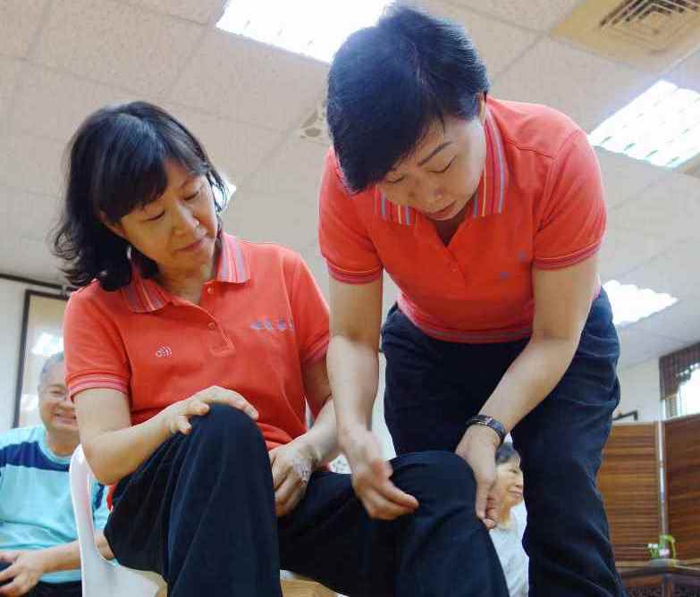 慈濟順氣養生課自體療法 解決醫檢師類風濕腳腫困擾