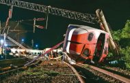 台鐵普悠瑪列車事故釀18死 高速行駛中出軌翻覆畫面曝光