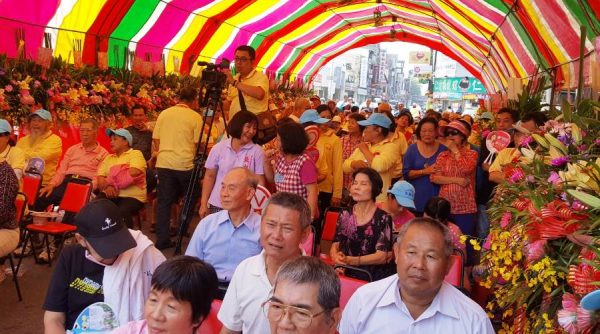 里長候選人李錦章成立競選總部，現場擠滿一千多名熱心支持者，場面氣芬熱烈。