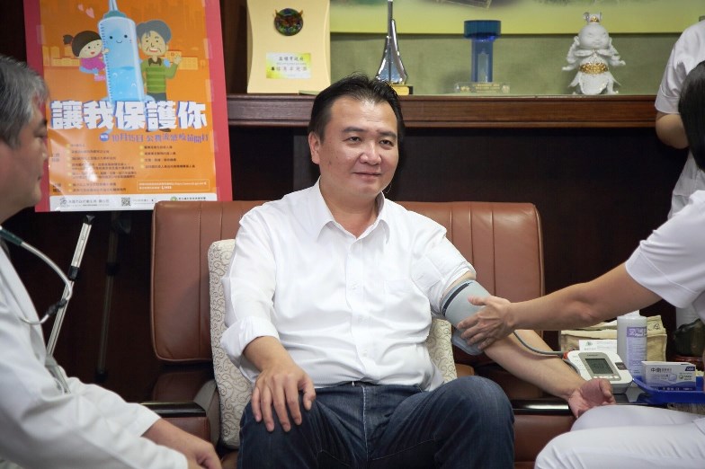 許立明市長率領副市長及各局處首長接種流感疫苗