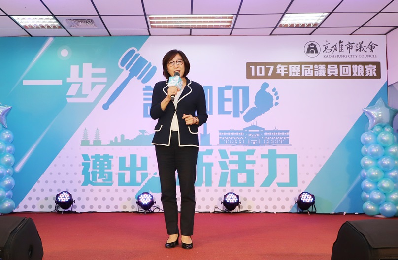 擺脫藍綠 高雄市議會迎接各黨各派老議員回娘家