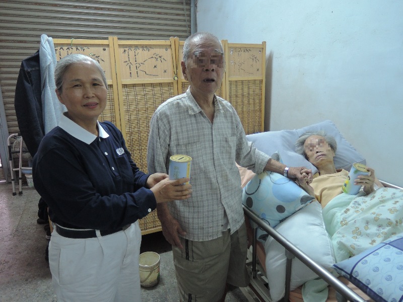 低收入戶八旬長者存零錢 捐慈濟幫助其他弱勢家庭