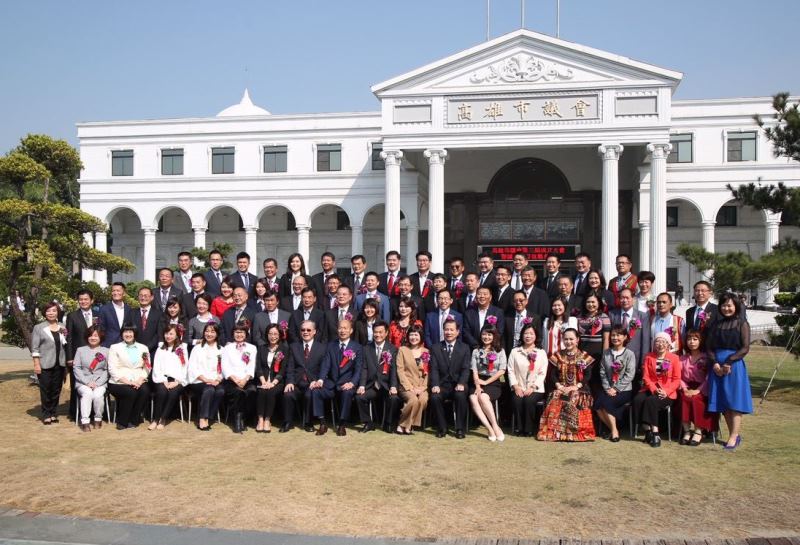 高雄市議會六十六位議員完成宣誓就職