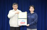 柯文哲市長頒贈「2019 臺北-亞特蘭大姊妹市締結40週年Logo設計徵選活動」首獎