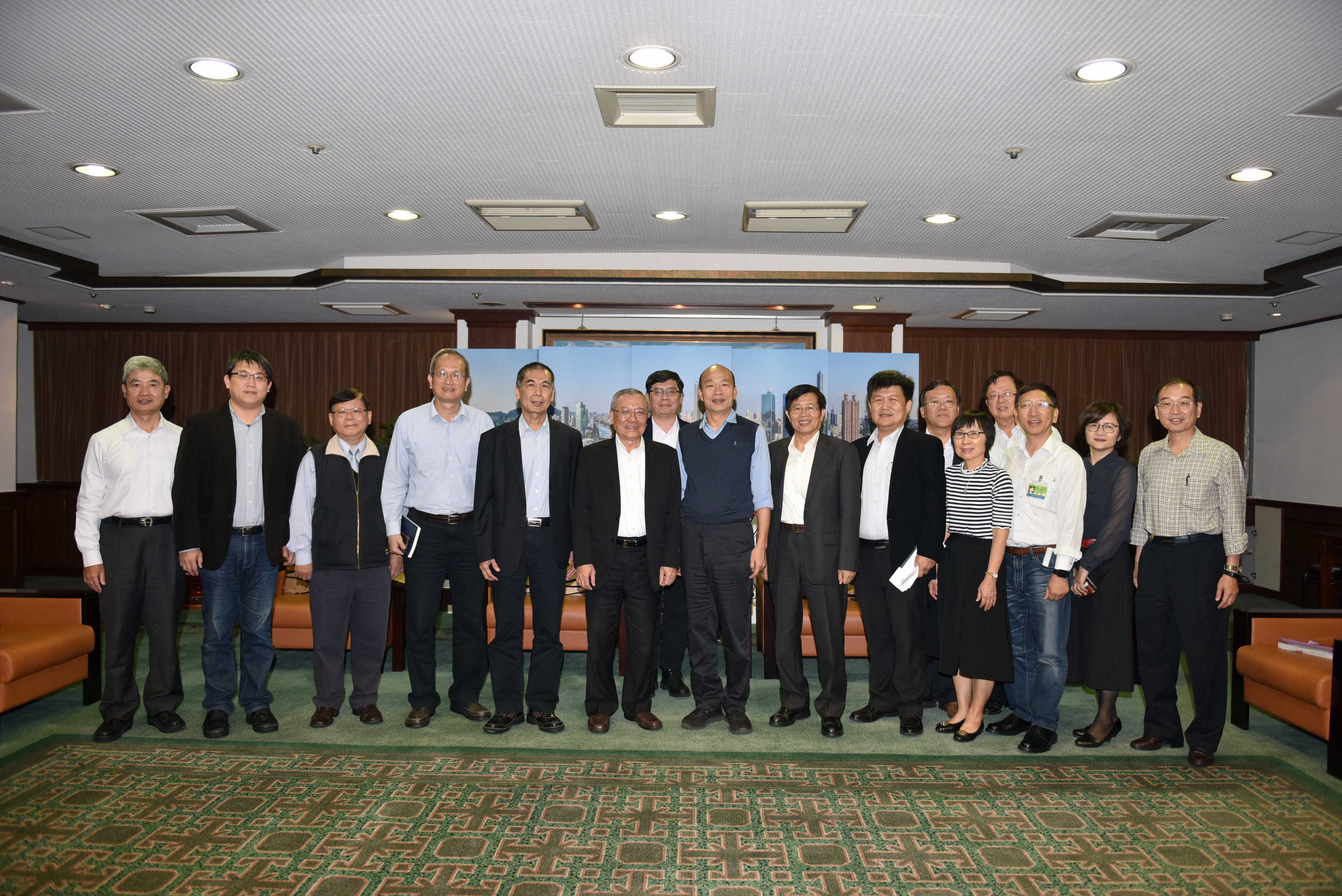 中油董事長戴謙拜會 韓國瑜：雙方成立平台共商解決問題