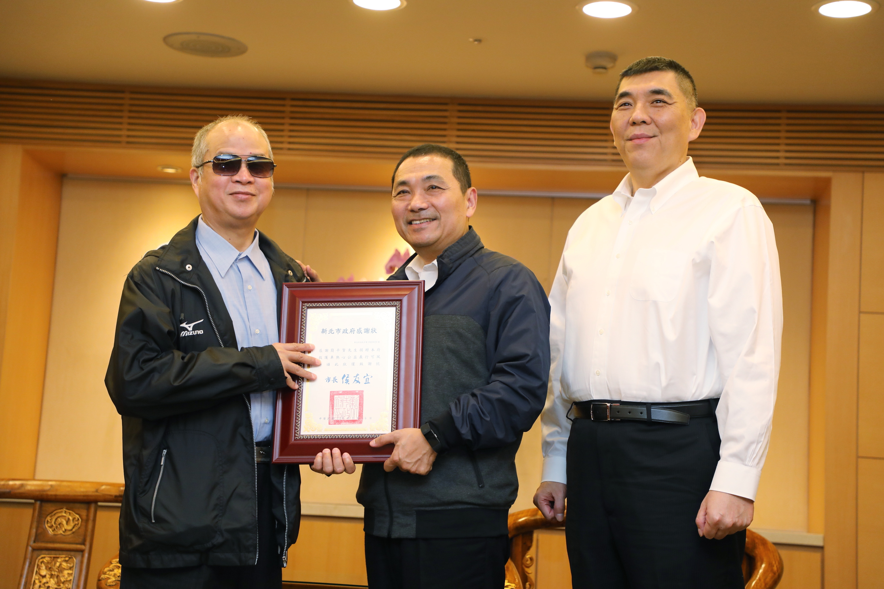 愛讓社會更溫暖 侯友宜市長感謝熱心市民捐贈救護車