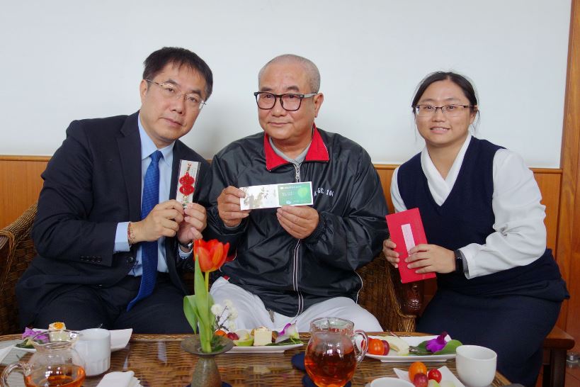 黃偉哲出席慈濟冬令發放暨照顧戶歲末圍爐