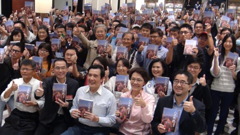 馬英九高雄簽書會熱烈 黃昭順、楊秋興參加