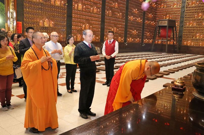 佛光山叩鐘 副市長洪東煒祝福市民闔家平安