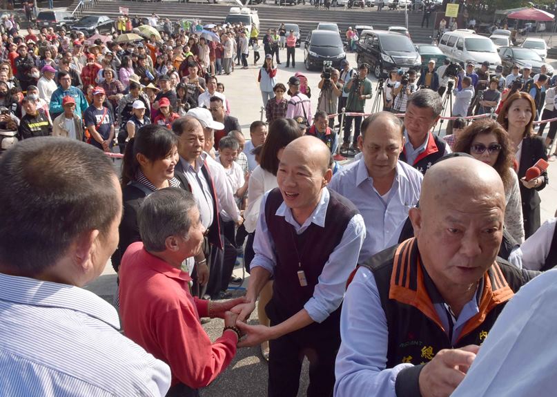 分享農曆春節喜氣 韓國瑜走訪內門發紅包