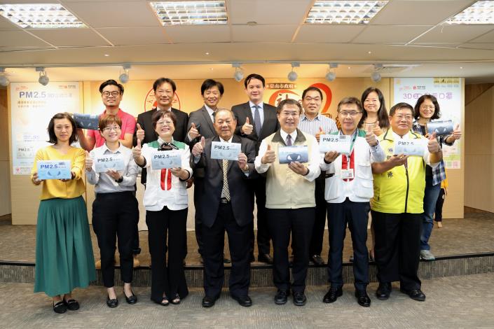 南市社褔團體獲贈1100盒立體口罩 黃偉哲市長感謝企業熱心回饋社會