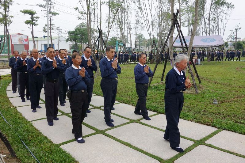 禮敬朝山 慈濟善化靜思堂志工與社區會眾虔誠朝山
