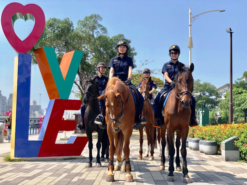 高市警局形象大使「警光騎警隊」著新裝亮相