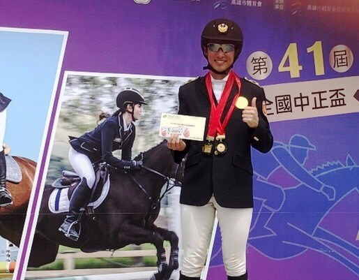 高市騎警馬術飛躍 榮獲障礙賽雙冠軍