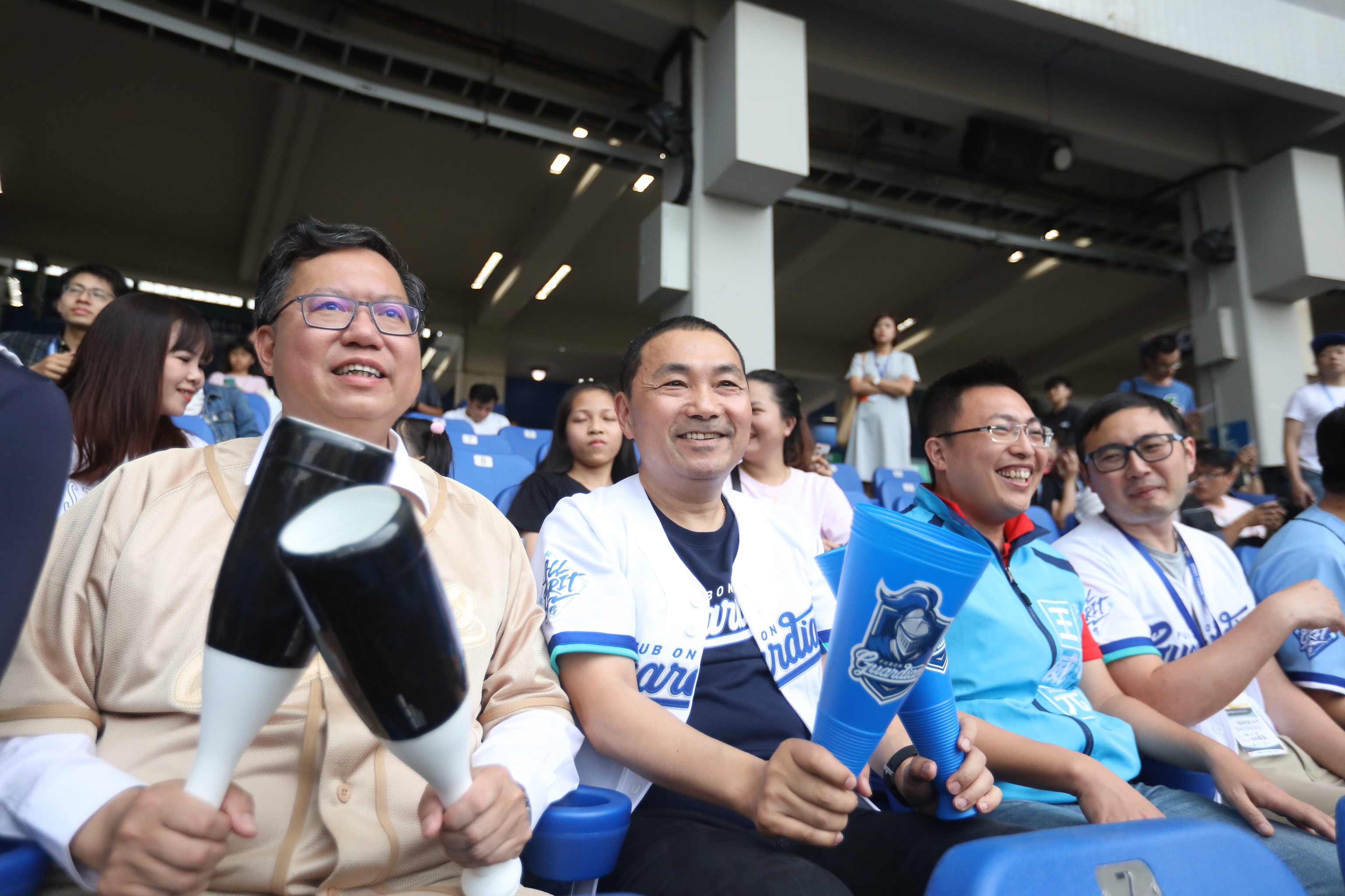 挺中華職棒 「悍」衛主場 侯友宜邀鄭文燦 新莊看棒球