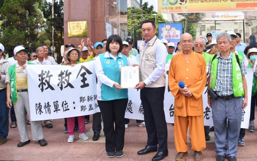 高雄市議員率眾陳情 盼延國民年金補繳期限