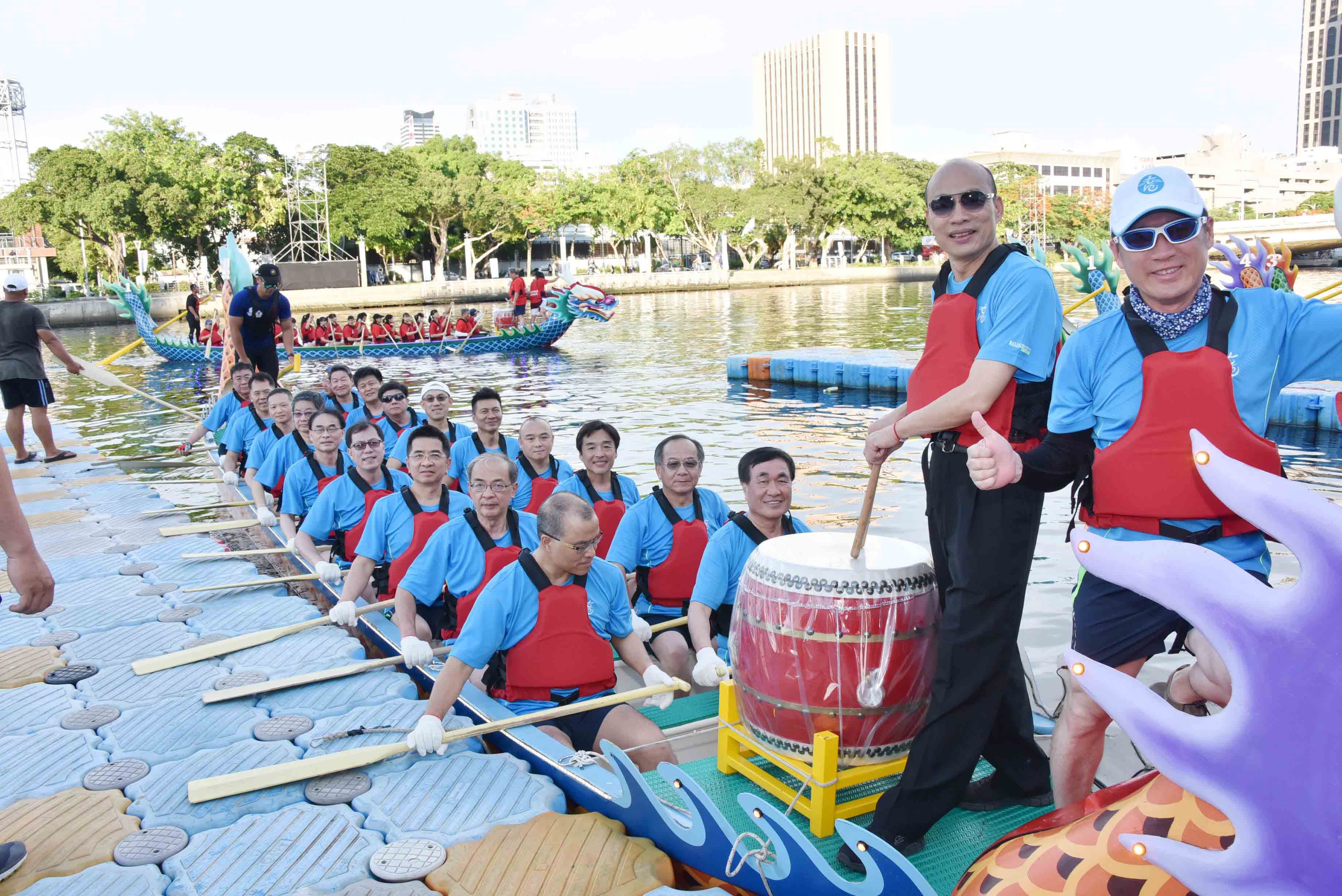 韓國瑜擊鼓領航 端午龍舟嘉年華再掀高潮