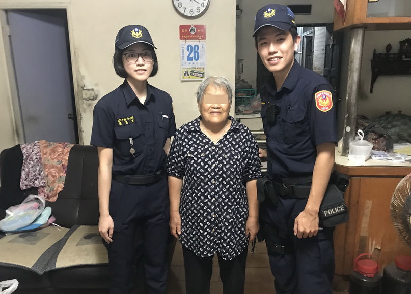 三民二分局女警實習首日協助迷途阿嬤返家
