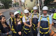 人生難得體驗 副市長李四川偕同沈玉琳視察下水道清疏工程