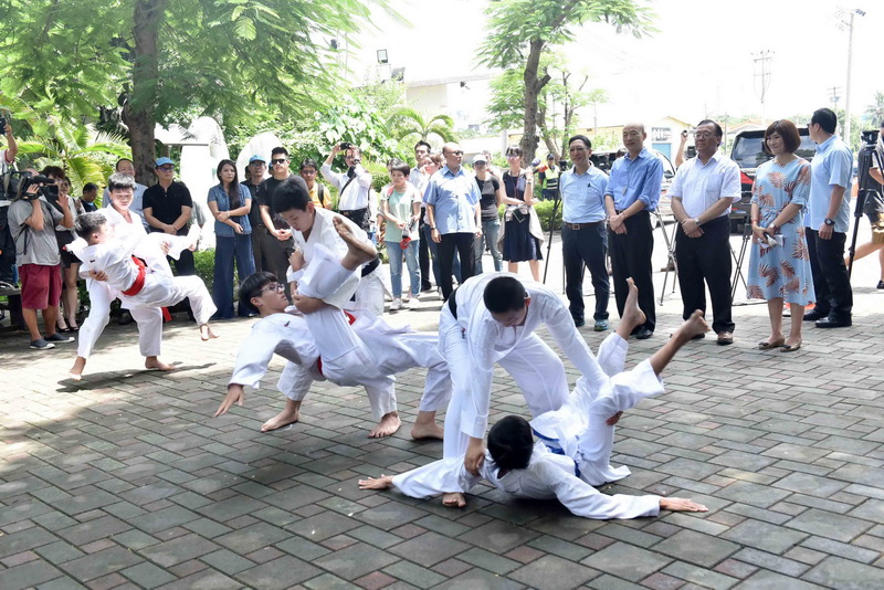 高雄市校園雙機裝設啟用 市長韓國瑜盼大幅提高學習效能