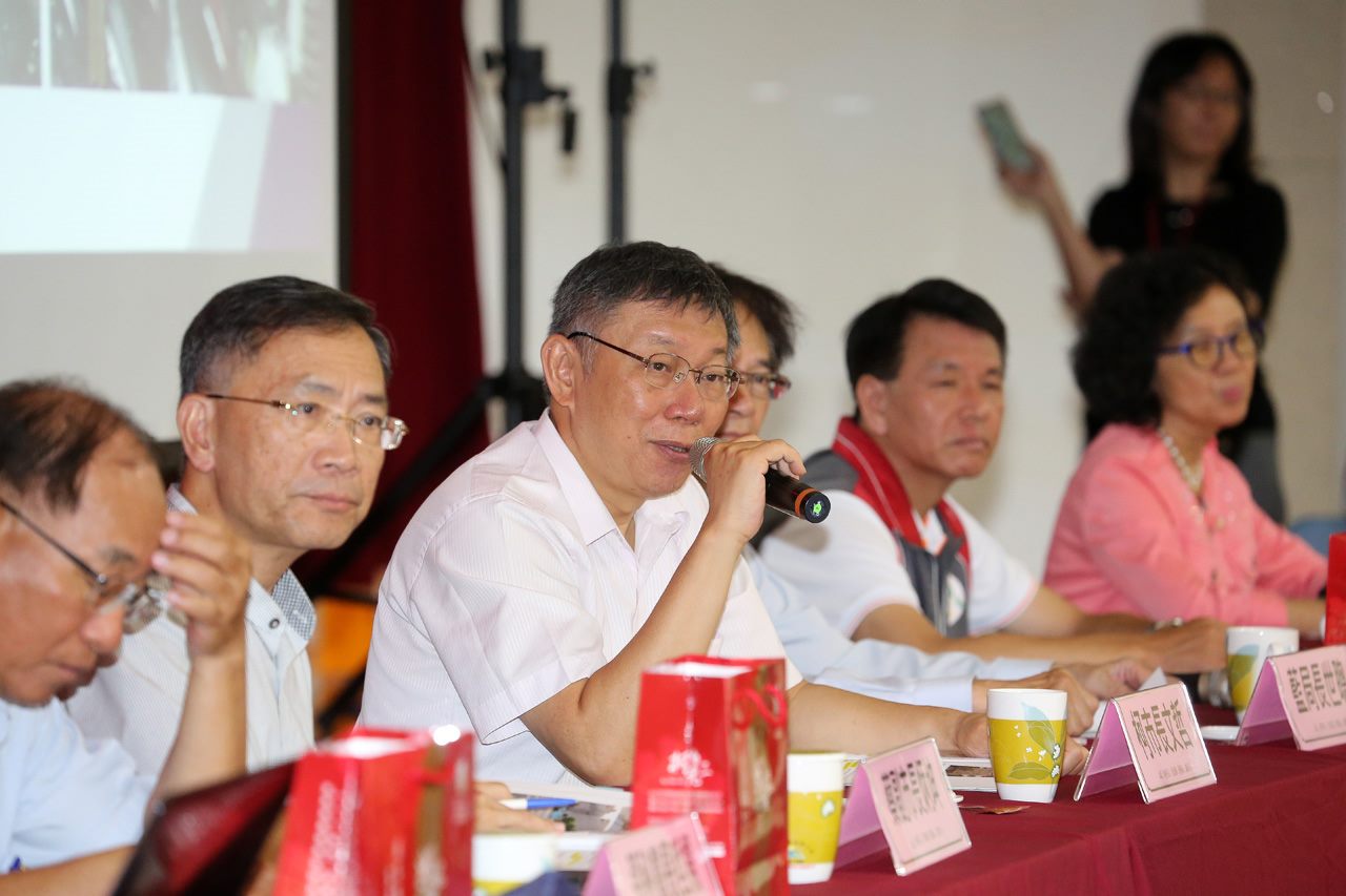 主持南港區市長與里長市政座談會 柯文哲：市府團隊列出優先送審都更法案、一股作氣推動東區門戶計畫