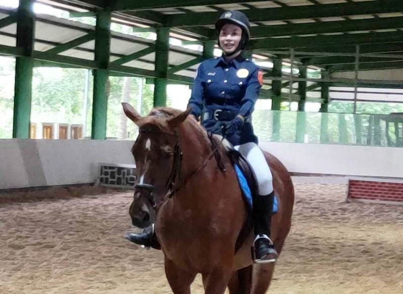 高市警察局觀光騎警隊 精良騎術通過檢定