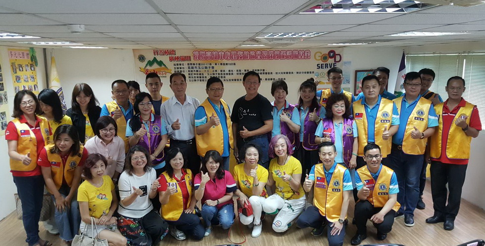 高雄市玉山獅子會捐助心理復健協會二十萬基金