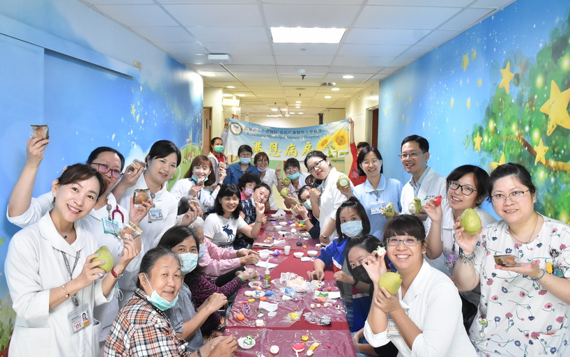 市立小港醫院安寧病房溫馨歡度中秋