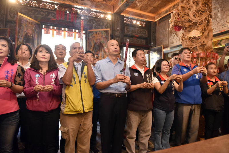 參拜苓雅區兩廟宇 韓國瑜祈求高雄平安