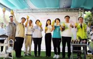 蔡英文總統與黃偉哲市長同台行銷麻豆文旦 號召企業認購5千箱成交