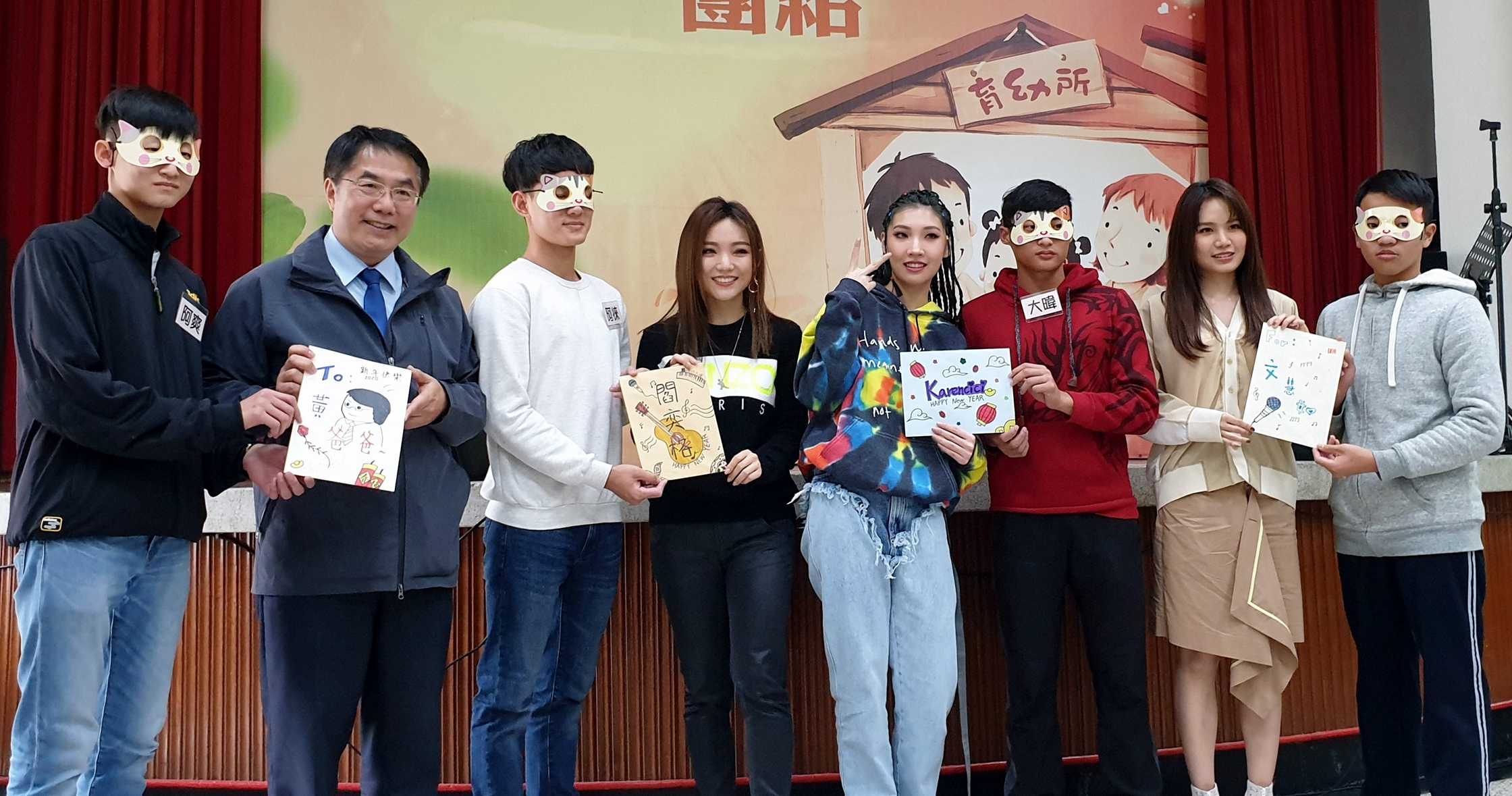 寒冬送暖 台南市長黃偉哲偕藝人慰問仁愛之家